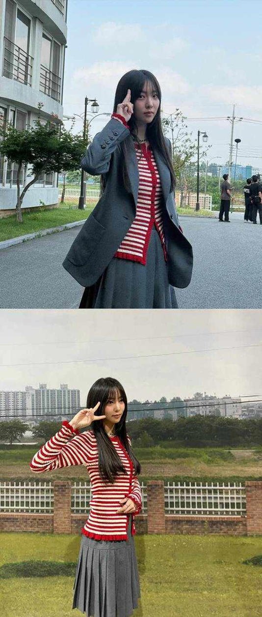 배우 '이진이', 톱스타 딸 금수저 논란 딛고 '김 부장' 류승룡 옆 활짝.jpg