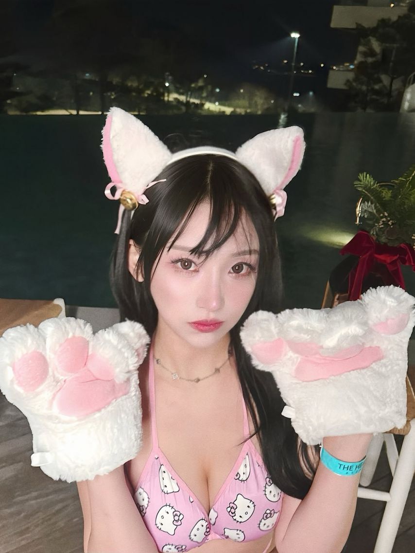 연말파티 다녀온 오은담 키티 비키니