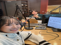 윤하 X 서쿤디제이랑 사진찍기가 그렇게 어렵다면서..?(둘째권력의 남용)