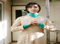 카라타 에리카 insta 고리가 있는 행성 해질녘 도시 풍경